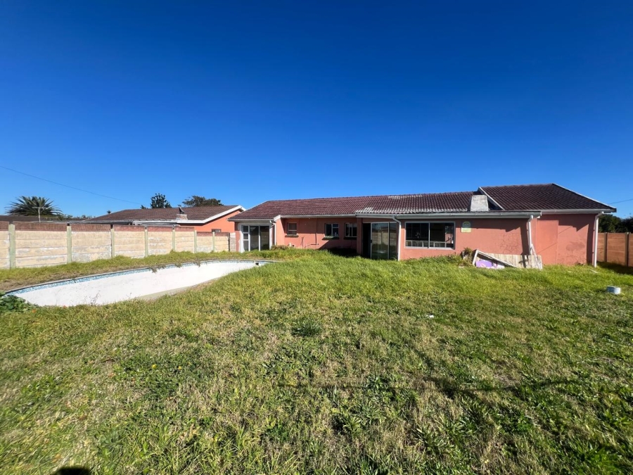 6 Bedroom Property for Sale in Rowallan Park Eastern Cape